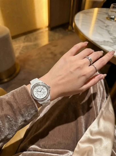 CHANEL Женские часы J12 33 мм